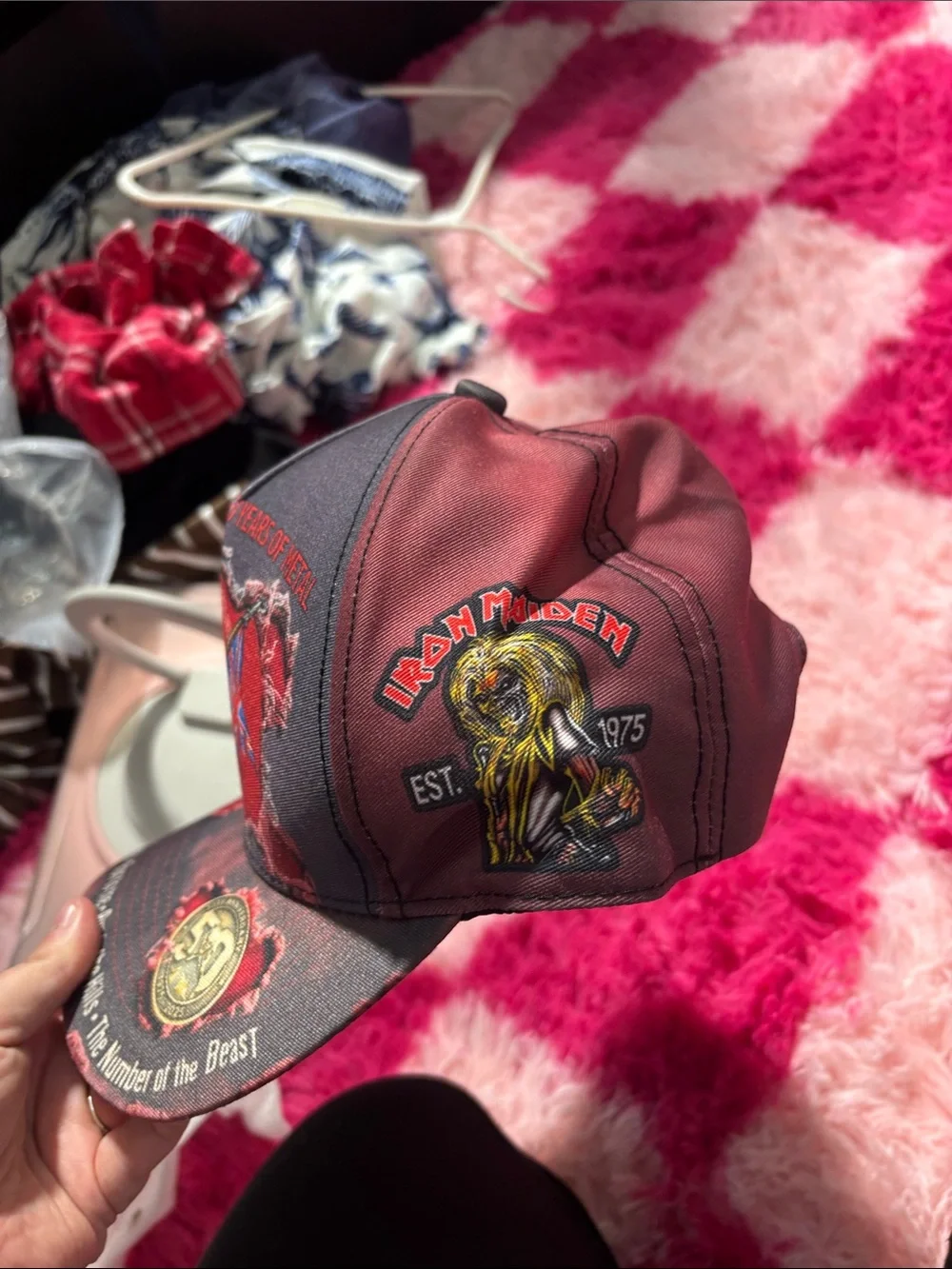 Metal tribute hat